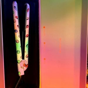 Brand new PYT flat iron